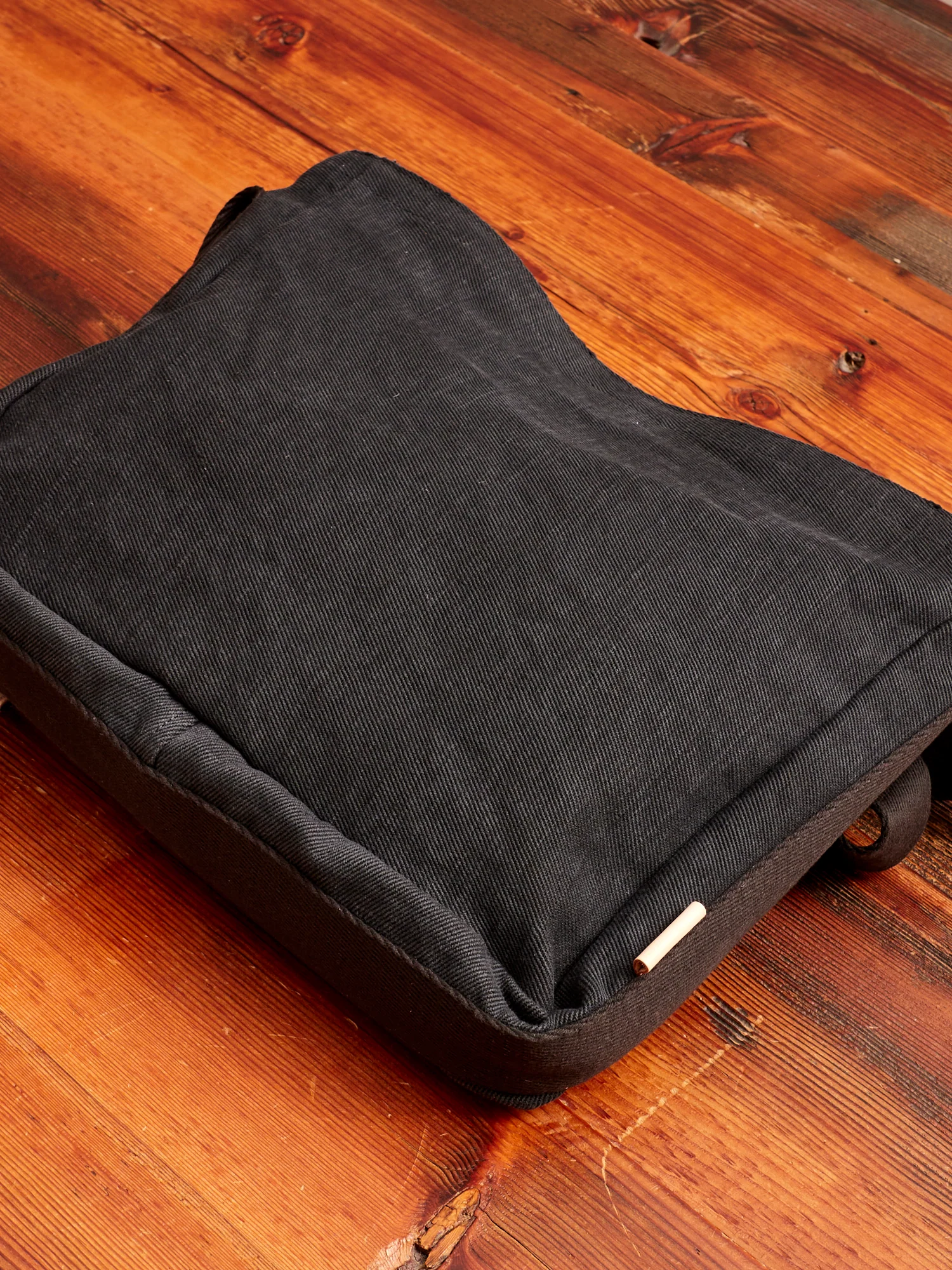 Square Shoulder Bag in Black - Image 6