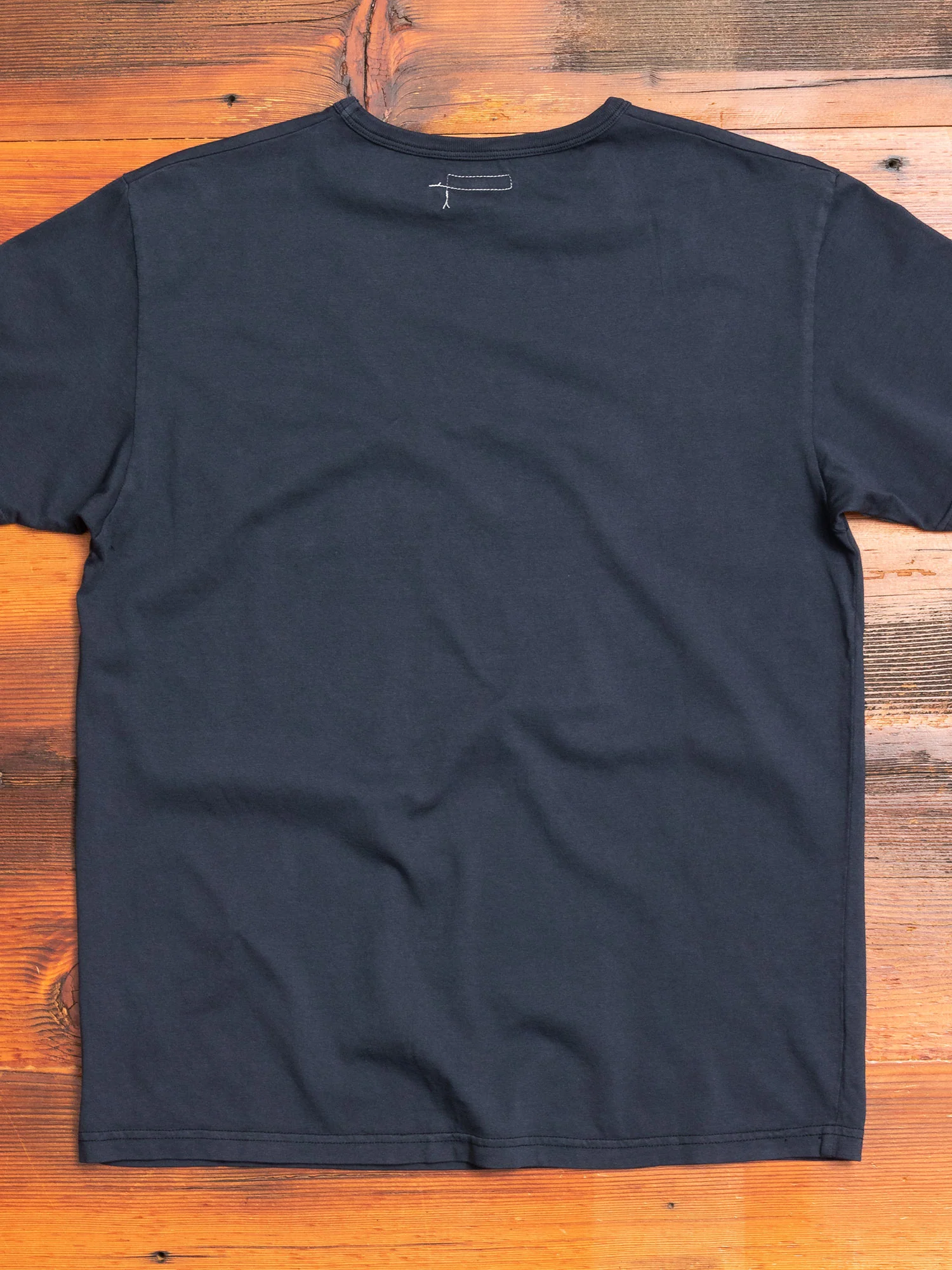 The Pocket T-Shirt in Dark Navy - Image 5