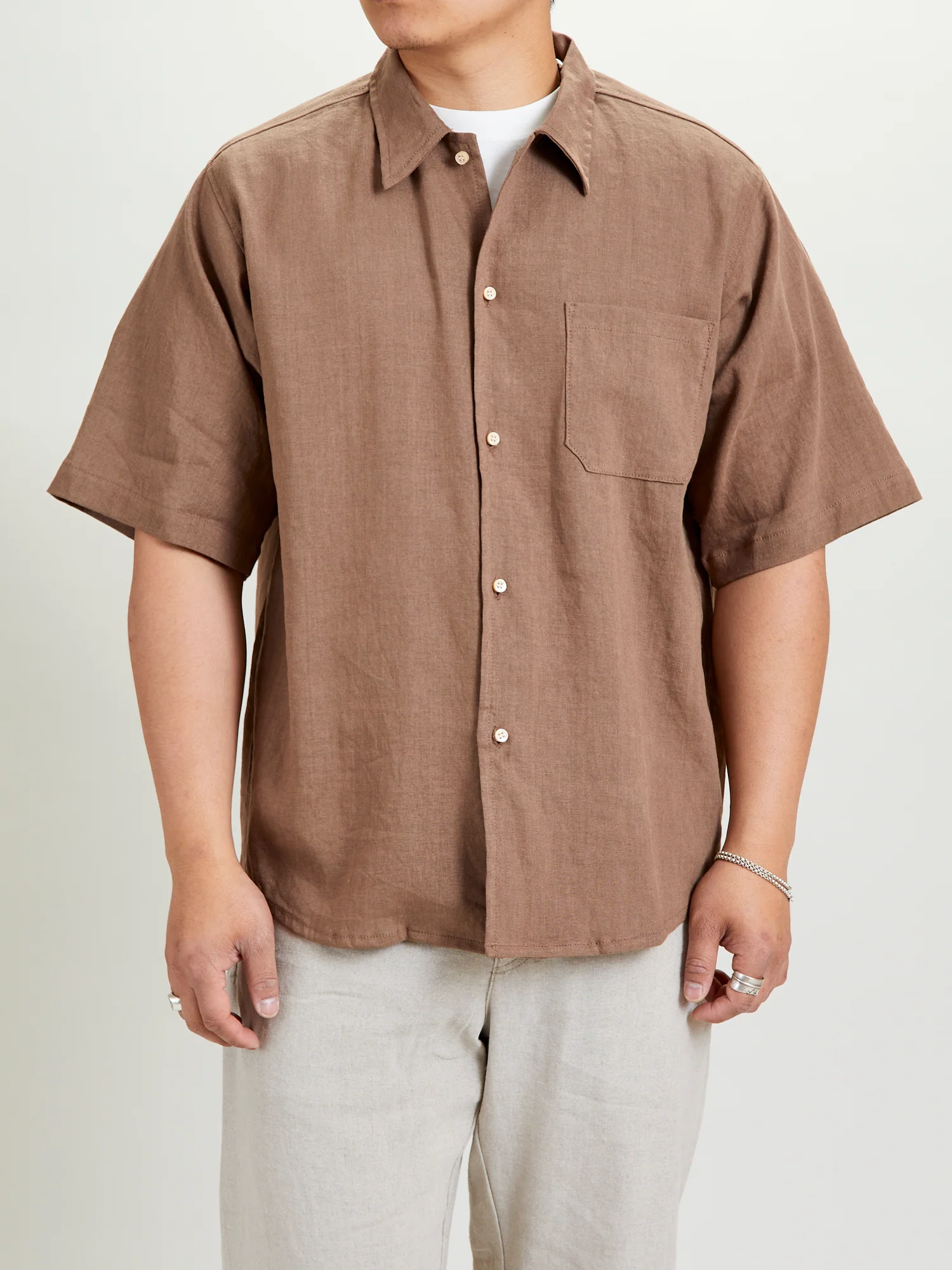 Wonder Linen Short-Sleeve Shirt in Brown - Image 2